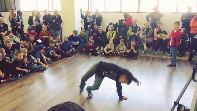 Волгодонск ШКОЛА БРЕЙКДАНСА Артем Данил Дима смотреть онлайн