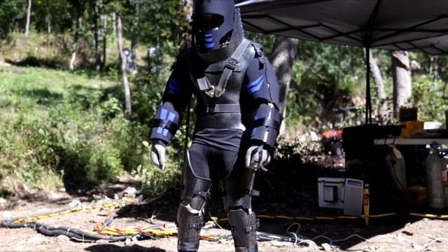 Мужчина решил проверить, сможет ли анаконда его съесть и выживет ли он внутри! смотреть онлайн