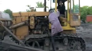 2013-06-05 Суворов Павел и Игнатий Лапкин на бульдозере