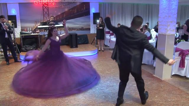 Nisanimizdan kücük bir gösteri Nursen & Onur Erik dali gevrektir Kasik havasi смотреть онлайн