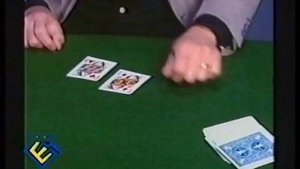 Шулерское пальмирование карт во время тасовки