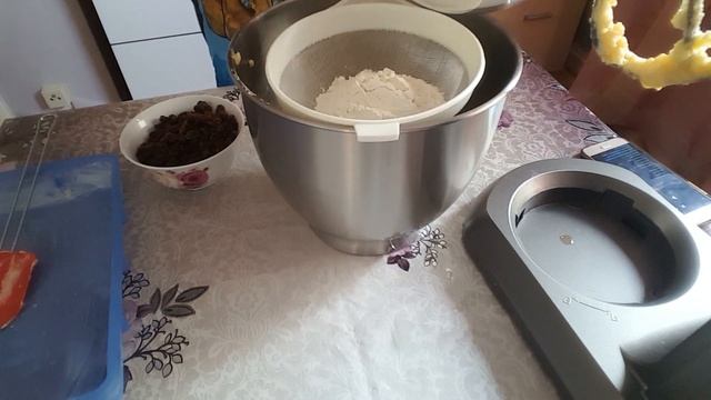 Нежнейший пирог с изюмом