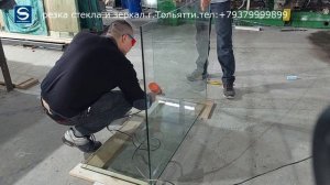 Демонтаж витрины склеенного на УФ-клей . Dismantling of a showcase glued with UV glue