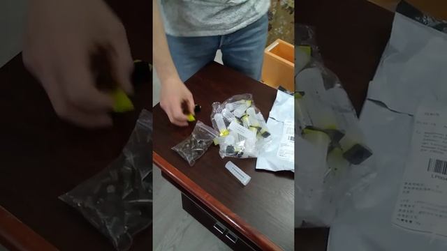 13.04.2021 Обзор клеточек (бигуди) для вывода пчелиных маток с Алиэкспресс. смотреть онлайн