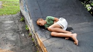 Пьяный мальчик.