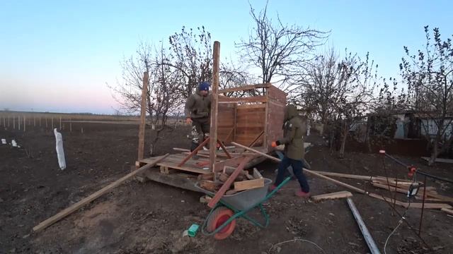 СТРОЙКА \ КАКИЕ ОНИ ЗЛЫЕ \ ЖИЗНЬ В ДЕРЕВНЕ смотреть онлайн
