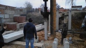 Забивка сваи из стеклопластиковой арматуры