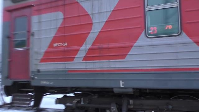 Прибытие пассажирских и пригородных электропоездов