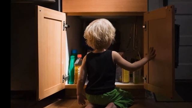 Когда и как оставлять ребенка дома одного смотреть онлайн