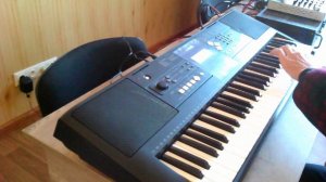 YAMAHA PSR E333
