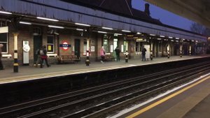 Ло́ндон  — столица и крупнейший город Соединённого Королевства Великобритании и Северной Ирландии.