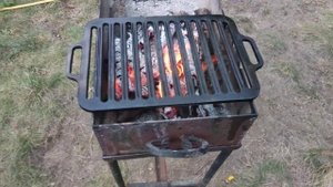 Стейки морского окуня на чугунной решетке