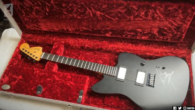 Last New Gear of 2021!! Jim Root SIGNED Guitar and "Right, Pringle" Merch?? || Boxes in the Kitchen смотреть онлайн