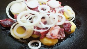 Картофель с говядиной в духовке