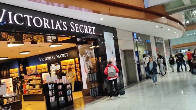 В аэропорту Стамбула сабиха гекчен смотреть онлайн