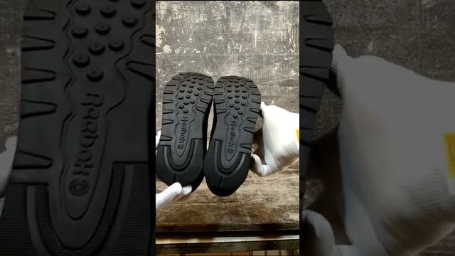 Кроссовки мужские Reebok Classic чёрные смотреть онлайн