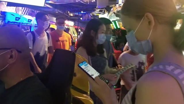 Игровой центр / как развлекается молодежь и дети в Китае смотреть онлайн