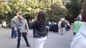 Ромашка ?,роза ?ты моя."Курнуц".В Гомельском парке. 03.06.2023.