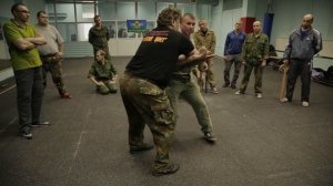 Защита от удара палкой сбоку