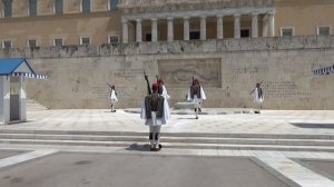 Самая необычная смена караула! Эвзоны возле Парламента Греции в Афинах