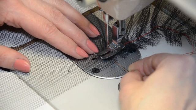 КАК БЫСТРО СДЕЛАТЬ СБОРКУ НА ТКАНИ / равномерная сборка на сетке /на фатине смотреть онлайн