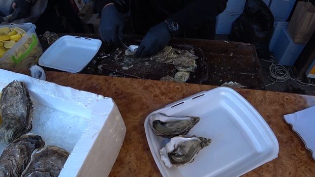 НЕВЕРОЯТНО вкусная уличная еда - УСТРИЦЫ: деликатес французской кухни смотреть онлайн