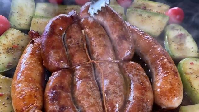 Вкуснейшие колбаски на сковородке из диска Бороны!! смотреть онлайн