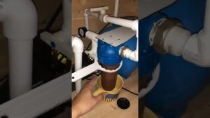 Смена фильтра в системе водоснабжения часть 1.