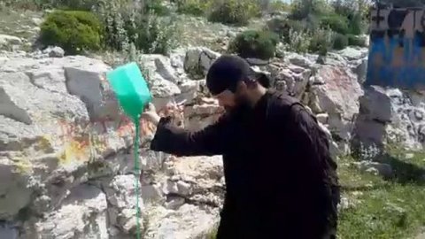 ΑΥΓΑ ΣΤΗΝ ΜOYΡΗ ΤΟΥ ΑΡΙΘΜΟΥΛΗ ΤΗΣ ΚΟΚΑ ΚΟΛΑ