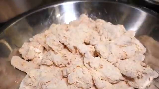 한달에 20톤씩 팔리는 역대급 뼈닭강정? 오픈 3달만에 초대박난! 줄서서 먹는 광장시장 누룽지 닭강정 / Sweet and sour chicken "Dakgangjeong" смотреть онлайн