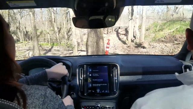 2019 Volvo XC40 off road test drive. Uphill ease смотреть онлайн