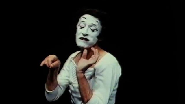 Marcel Marceau  Marselis Marso . Mime artist .
