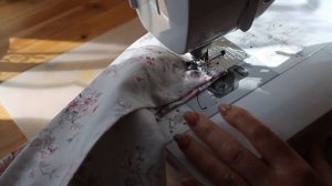 Сшила шторы, а ткань осталась. Взяла поролон, и сделала полезную вещь