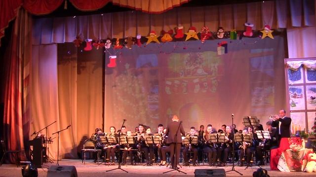 Новогоднее выступление оркестра смотреть онлайн