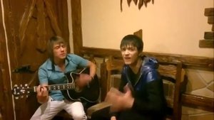 Паренек нереально зачитал рэп под гитару с битбоксом Дворовые песни под гитару