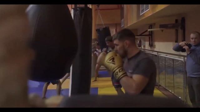 Император драка. Император драка. Рассел кроу гладиатор коммод. Сангвиний вархаммер 40000. Император драка.