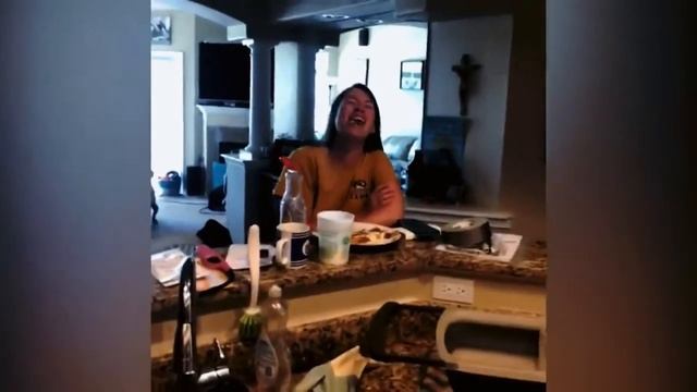 Подборка смешных видеороликов Анекдоты приколы до слез юмор розыгрыши. Приколы 2020 ТОП10 смотреть онлайн