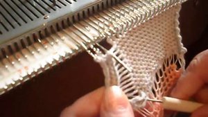 Резинка 2*2. Способ набора и подъема петель при вязании на однофонтурной машине