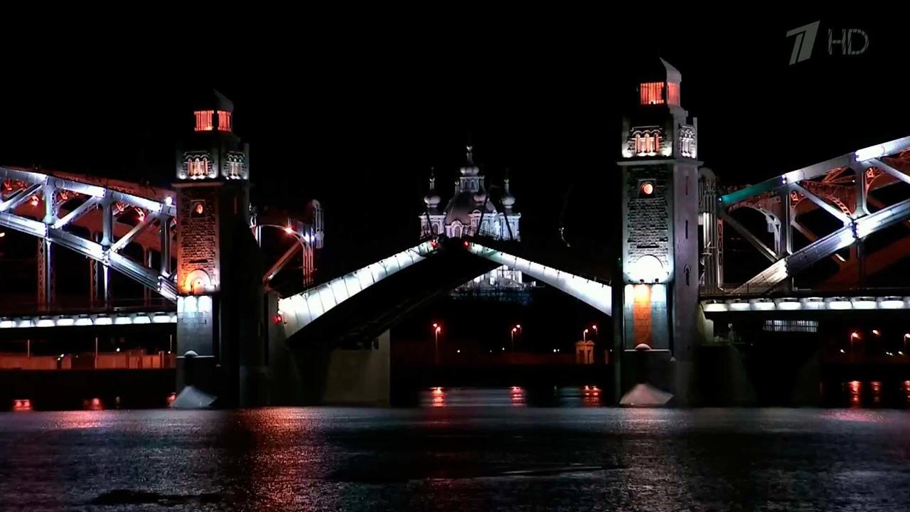 Знаменитые на весь мир разводные мосты Петербурга начинают готовить к сезону навигации