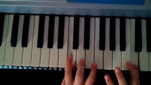 Учимся играть на синтезаторе двумя руками.