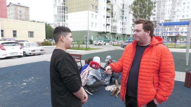 Зарядка со стражем порядка...