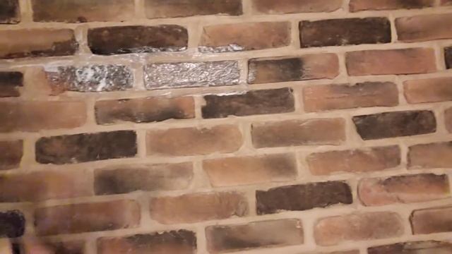 Покрытие декоративного кирпича защитным лаком