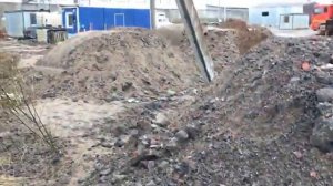 Отсыпаем грунтом участок