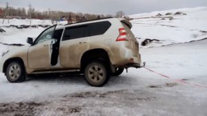 Lx470 вытаскивает Прадо 150