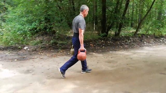 Прогулка фермера с гирями 32 кг. Часть 2 смотреть онлайн