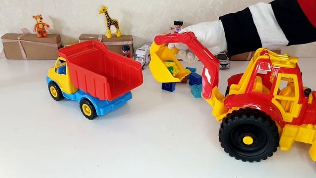 Что делает трактор и грузовик? смотреть онлайн