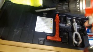 Где находиться аккумулятор на BMW Х5 Е70