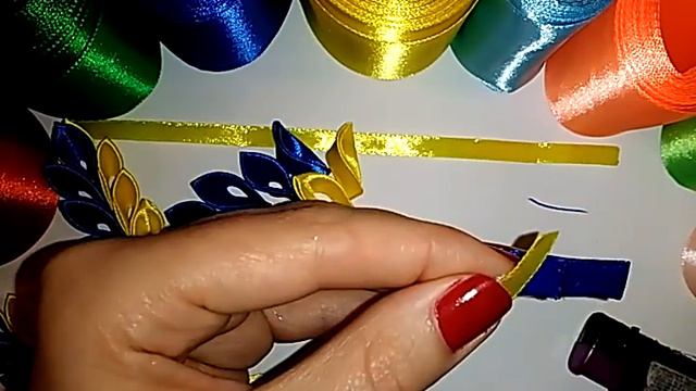 Колосок - патриот, канзаши МК kanzashi kwiat flower lule blom lore 簪\ DIY \ サテンリボンの花\ смотреть онлайн
