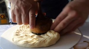 Традиционный узбекский крученый хлеб с маслом | узбекская уличная еда