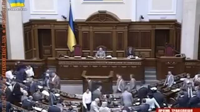 Бьют морду Левченко за ложь в Верховной раде смотреть онлайн